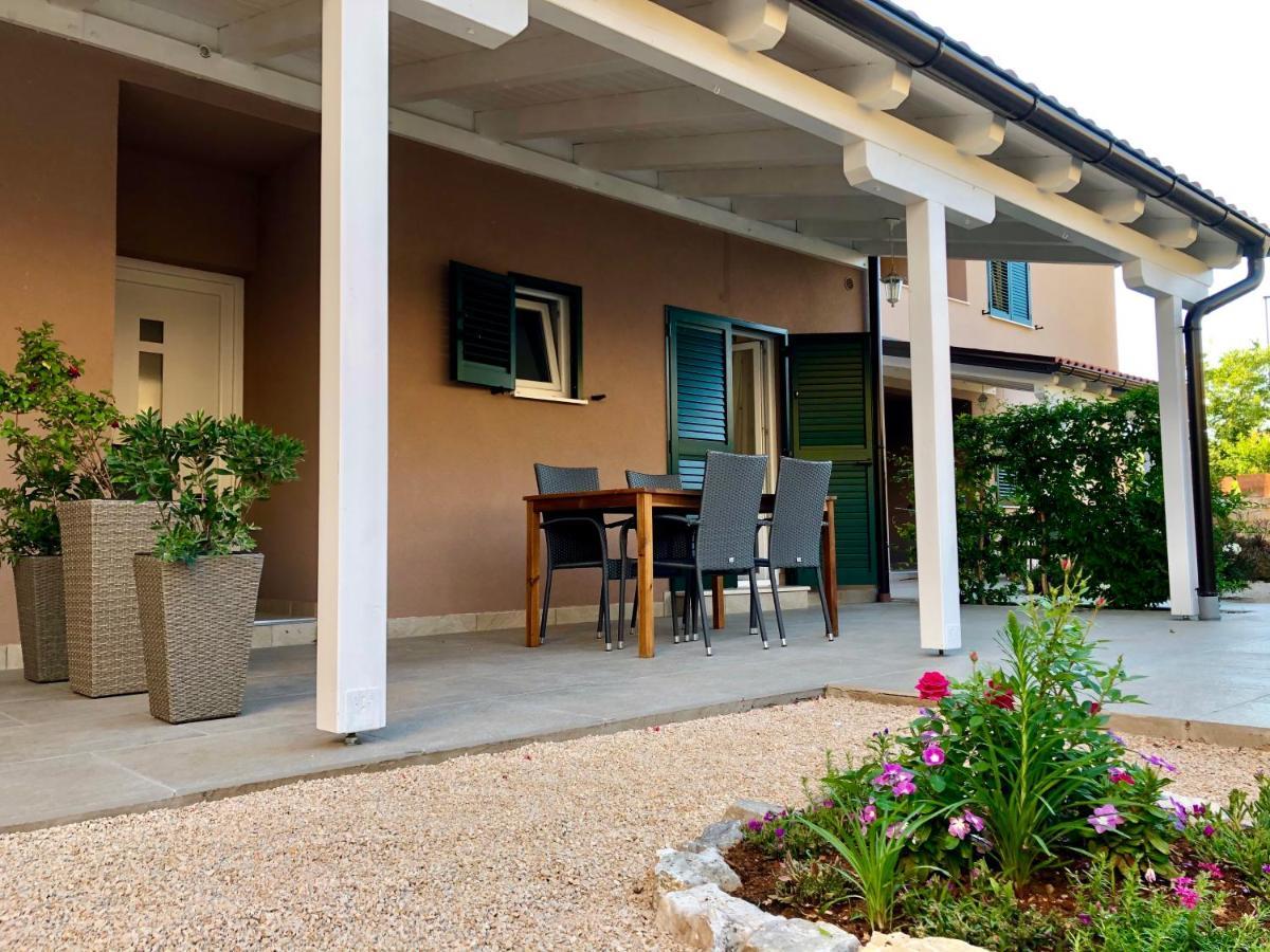 Apartments Dona Cres Luaran gambar