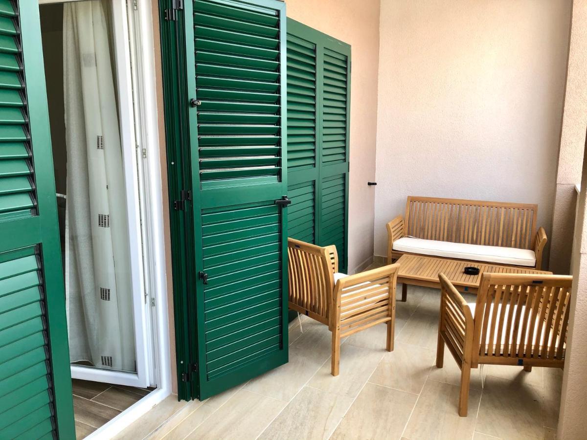 Apartments Dona Cres Luaran gambar