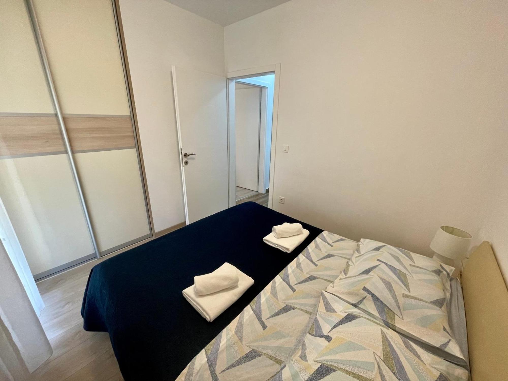 Apartments Dona Cres Luaran gambar