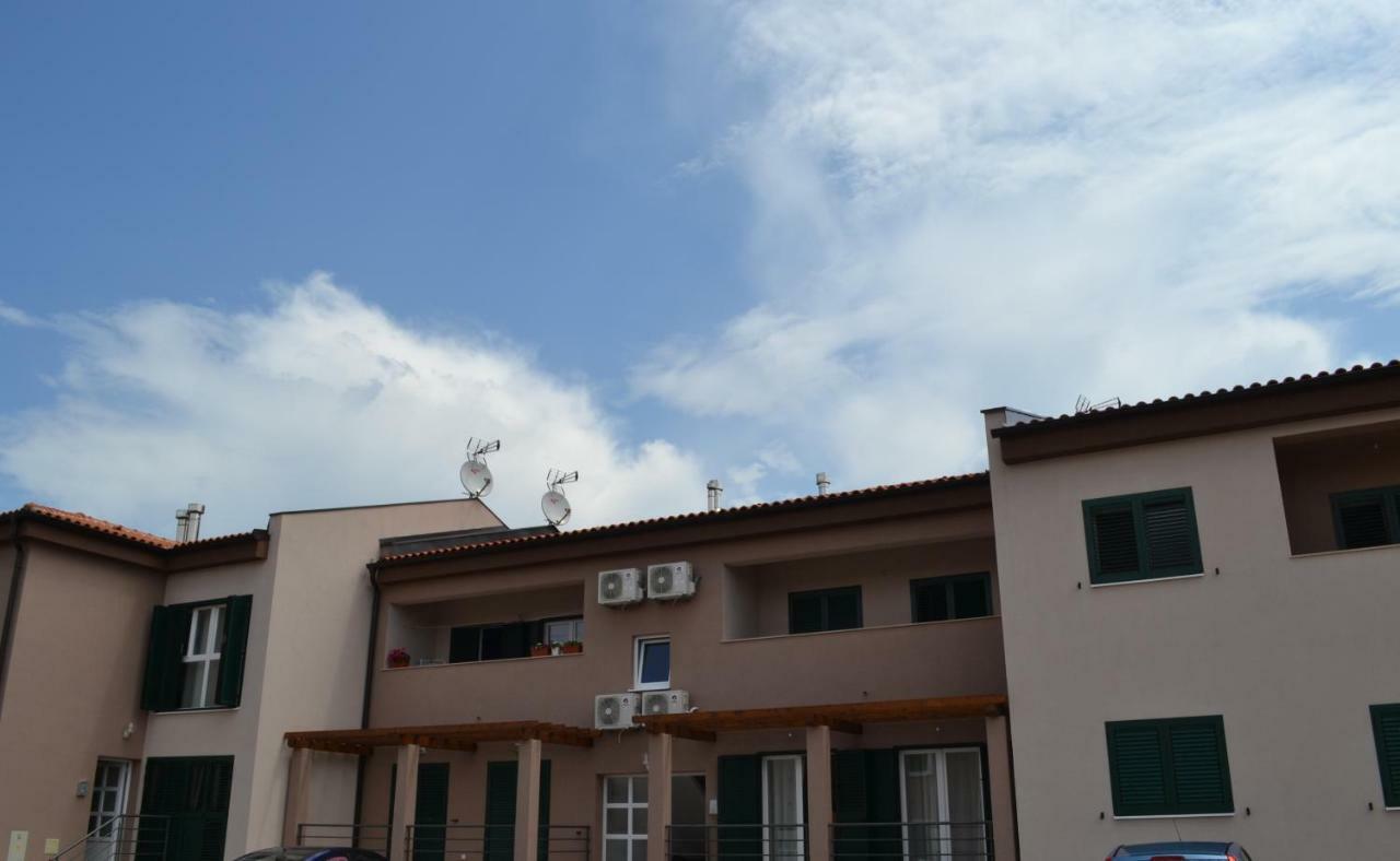 Apartments Dona Cres Luaran gambar