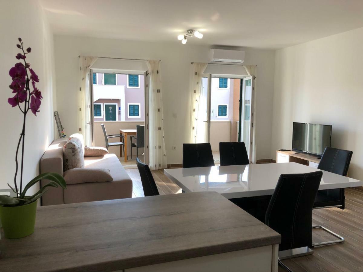Apartments Dona Cres Luaran gambar